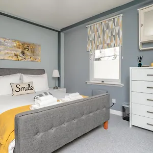 Historic Location, Private Parking, Ground Floor Luxury Flat Apartment