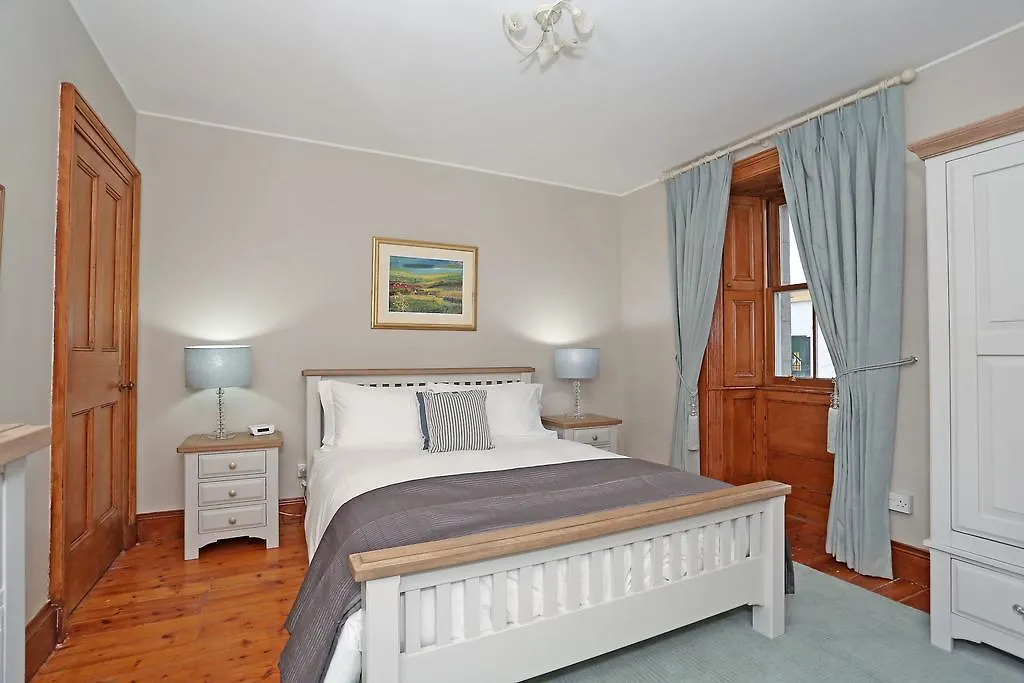 Aberdeen Lighthouse Cottages - Coastal, Dolphins Holiday home