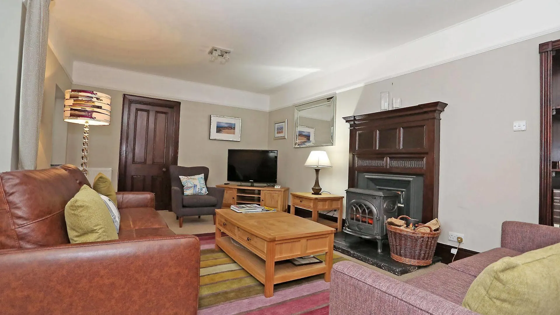 Aberdeen Lighthouse Cottages - Coastal, Dolphins Holiday home