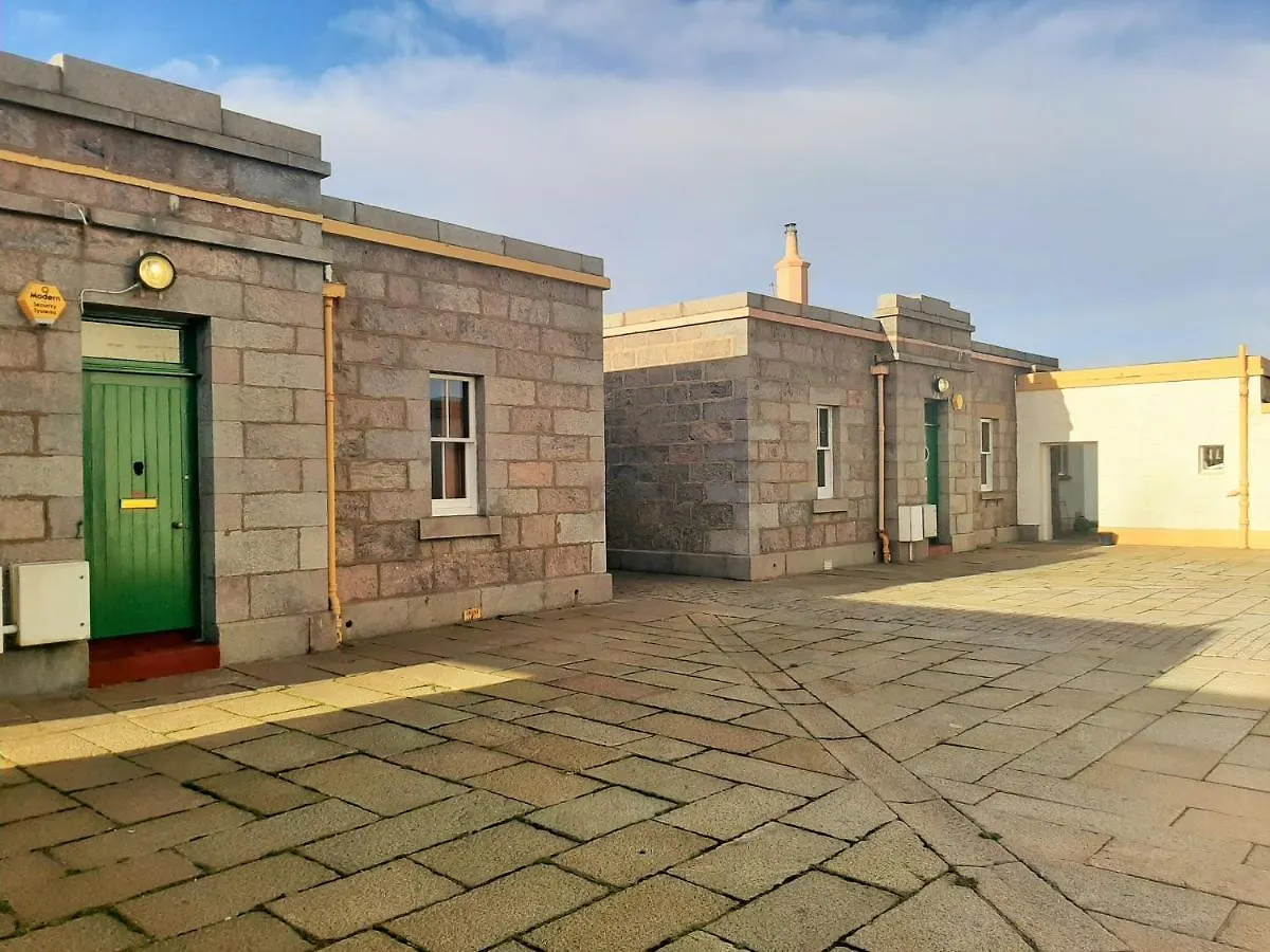 Aberdeen Lighthouse Cottages - Coastal, Dolphins 0*,